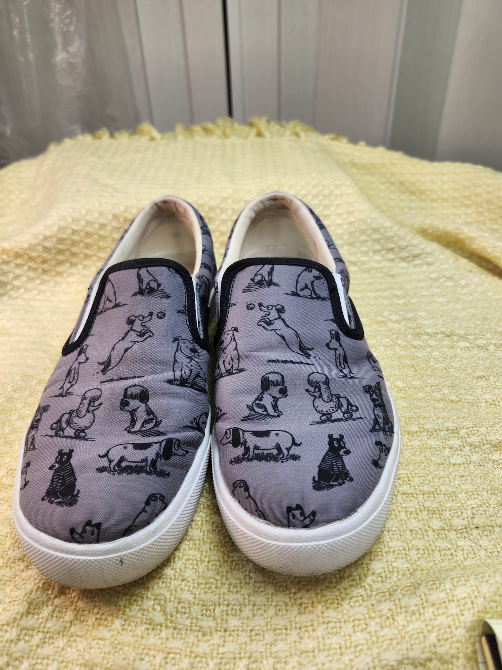 BUCKE FEET Slip-On Canvas Women's Shoes in Light Gray with Dog Print